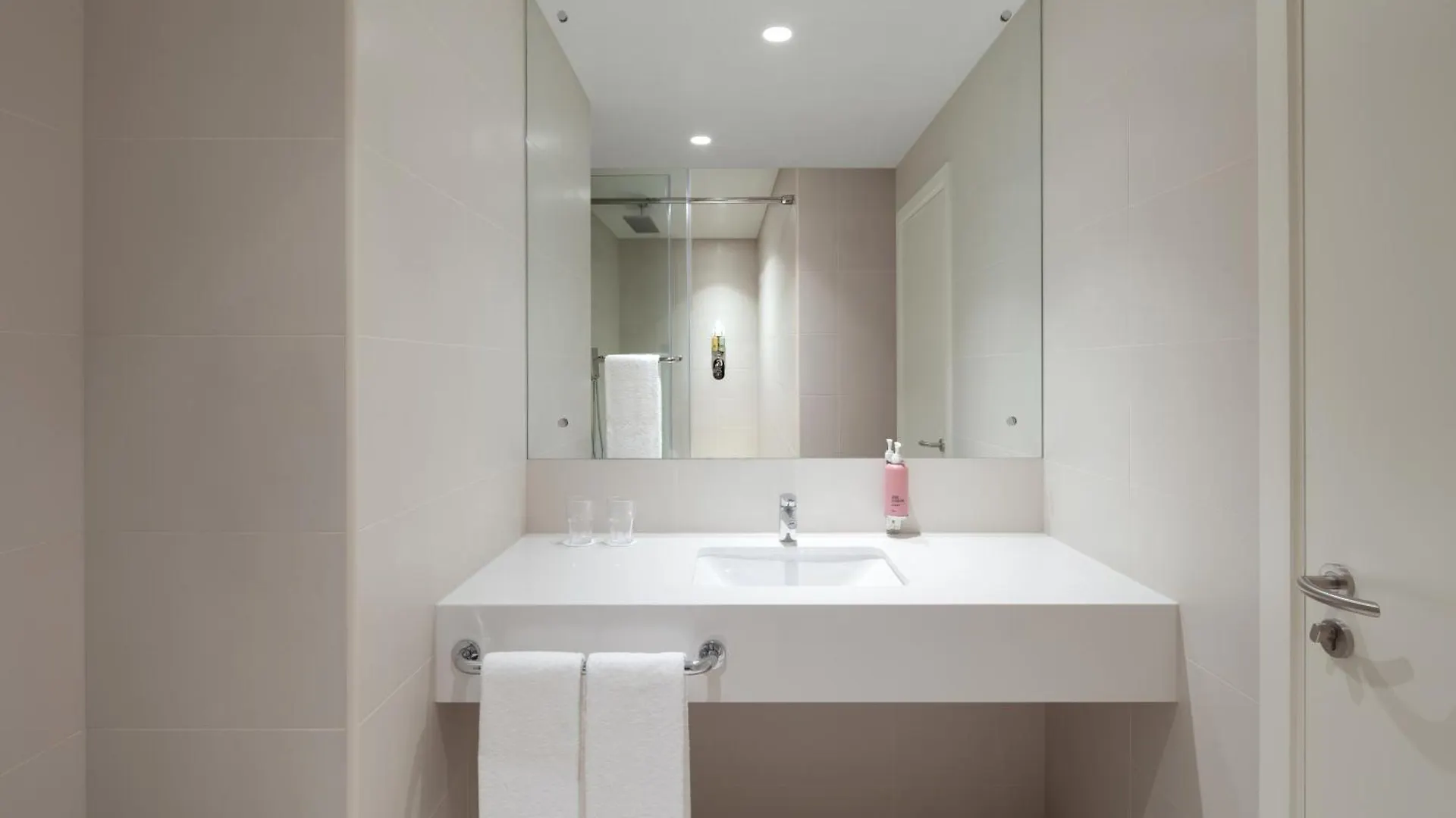 Rove Jbr Hotel Dubai